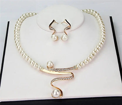 Natural Pearl Jewellery Set: Necklace and Earrings