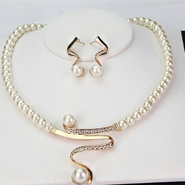 Natural Pearl Jewellery Set: Necklace and Earrings
