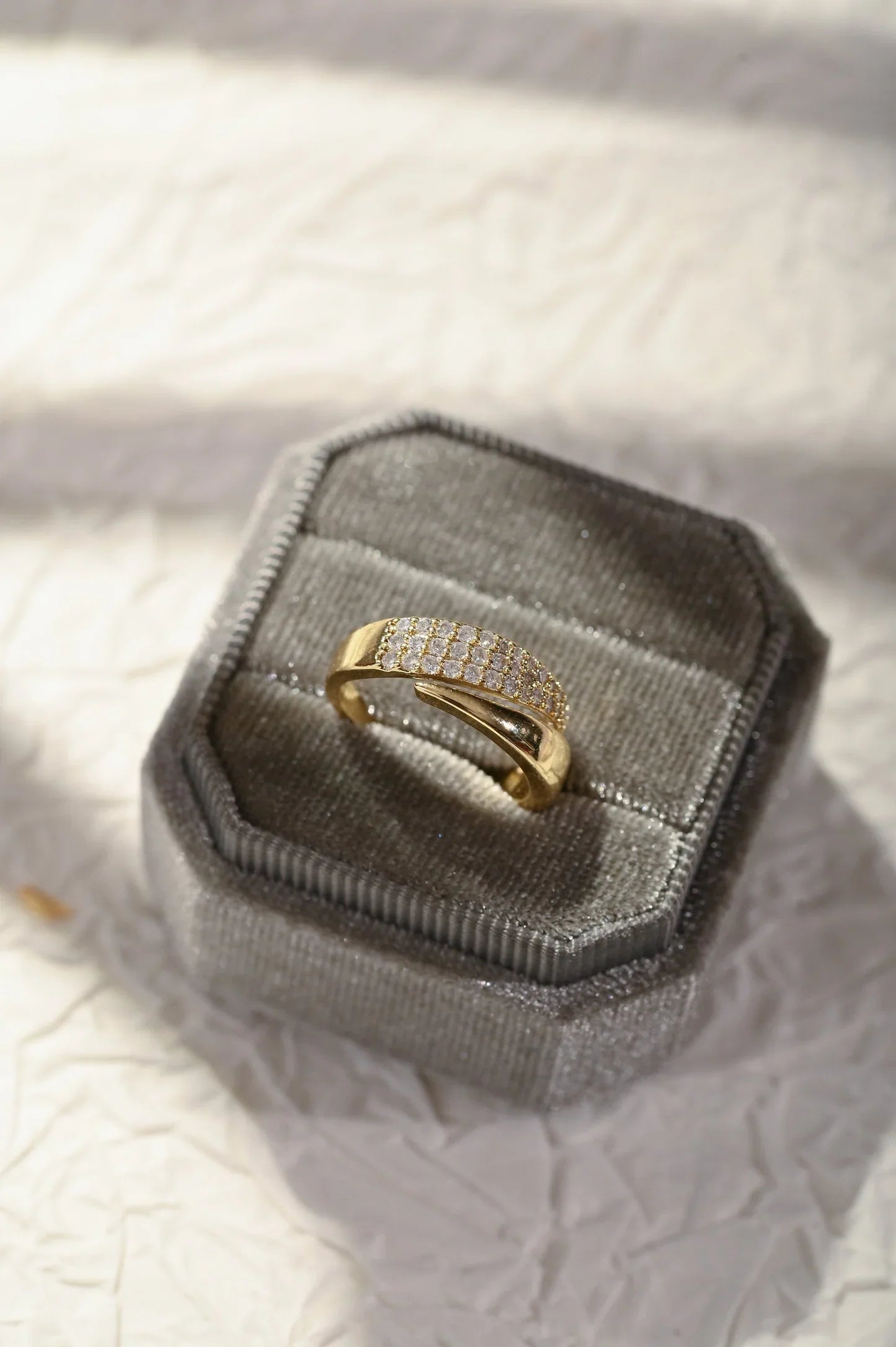 Elegant Gold Ring with Sparkling Stones