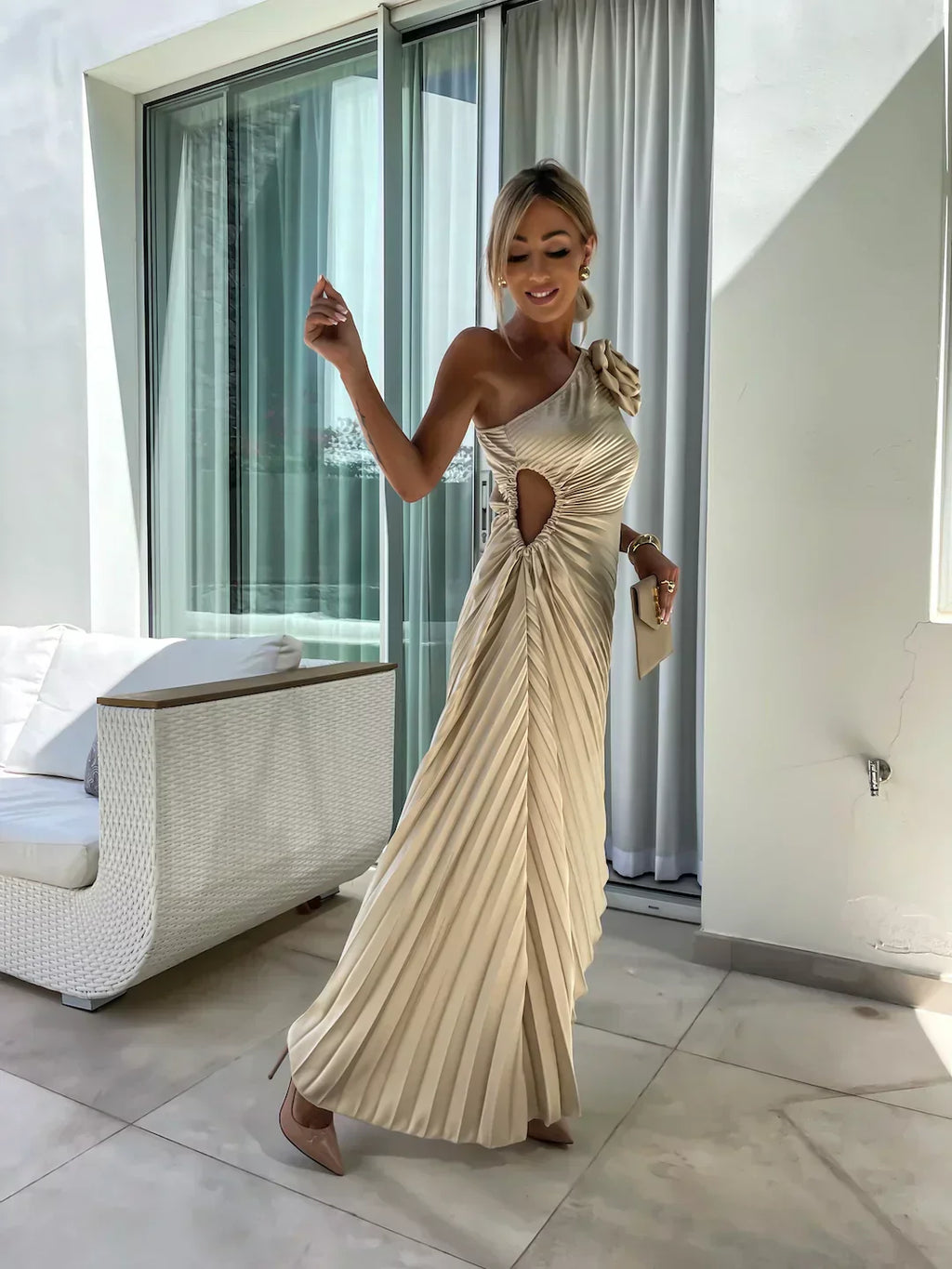 Lizbeth - Dress with Floral Shoulders