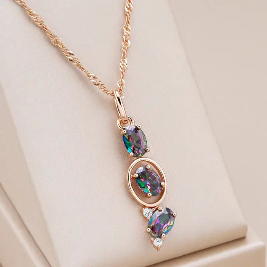 Elegant multicoloured necklace