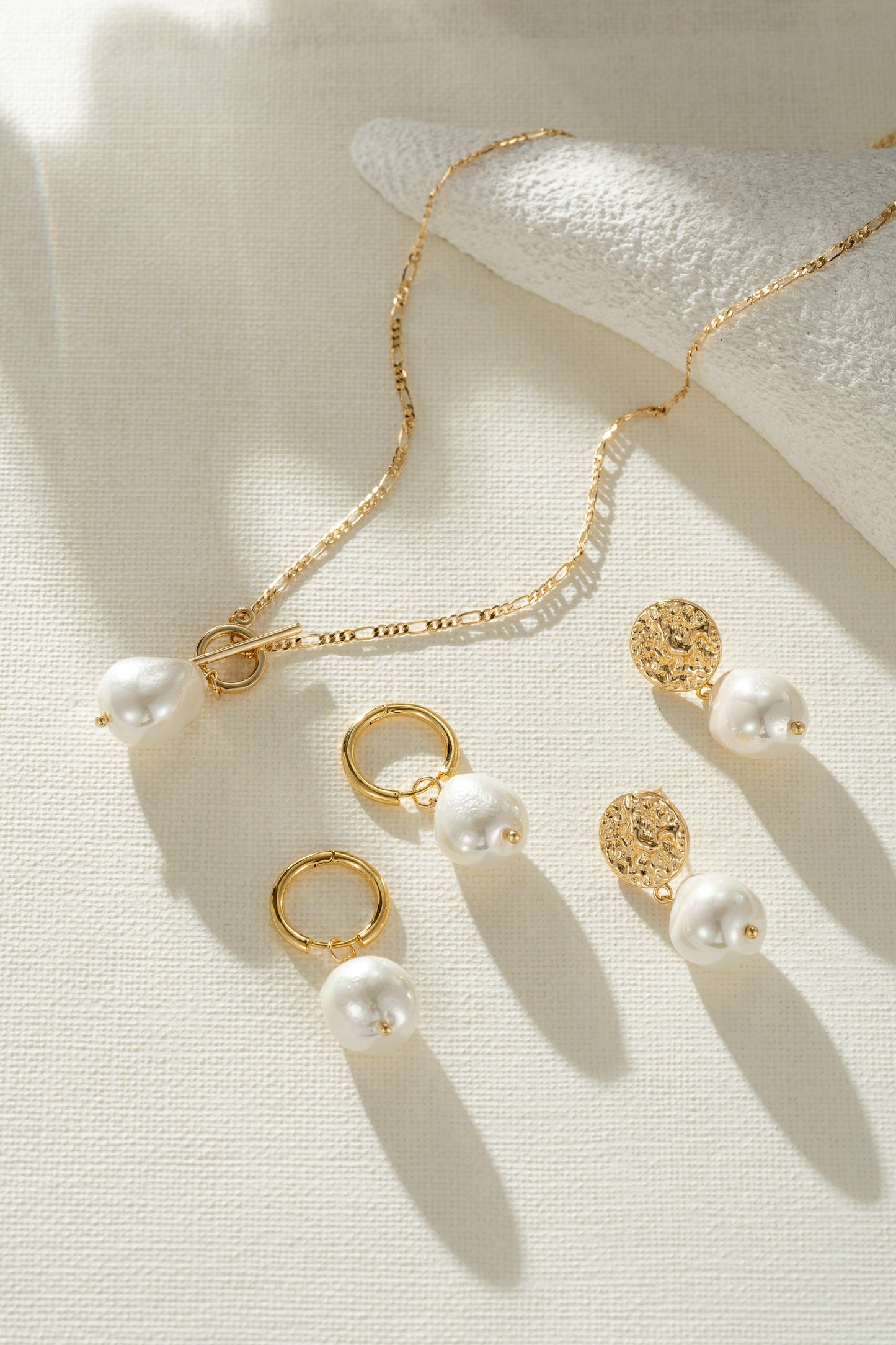 Elegant Golden Pearl Necklace